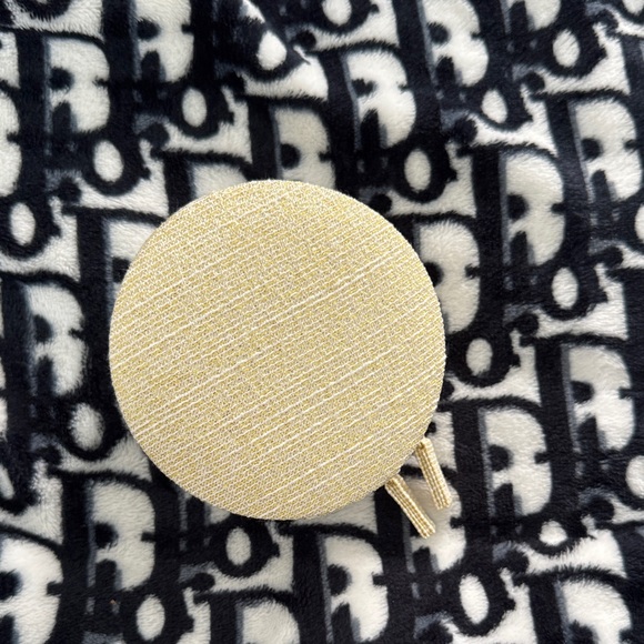 Dior Luxurious Gold Compact - Picture 4 of 5